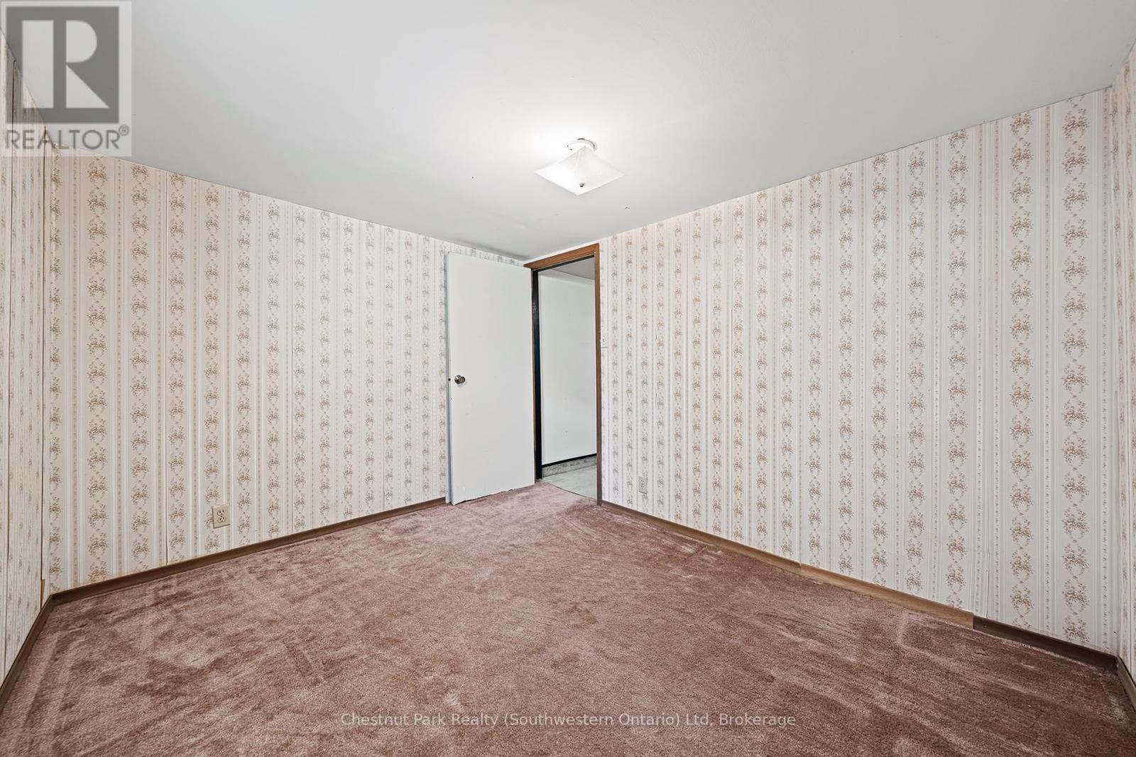 29 Ridgewood Avenue, Waterloo, Ontario  N2H 4L1 - Photo 35 - X12456320