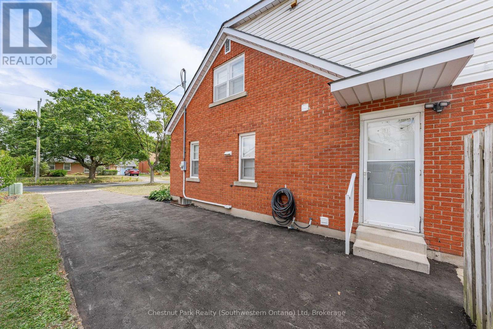 29 Ridgewood Avenue, Waterloo, Ontario  N2H 4L1 - Photo 37 - X12456320