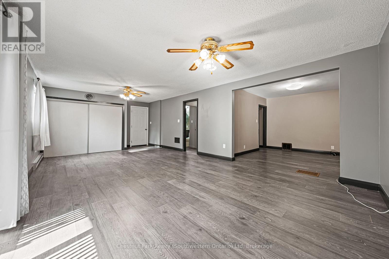 29 Ridgewood Avenue, Waterloo, Ontario  N2H 4L1 - Photo 5 - X12456320