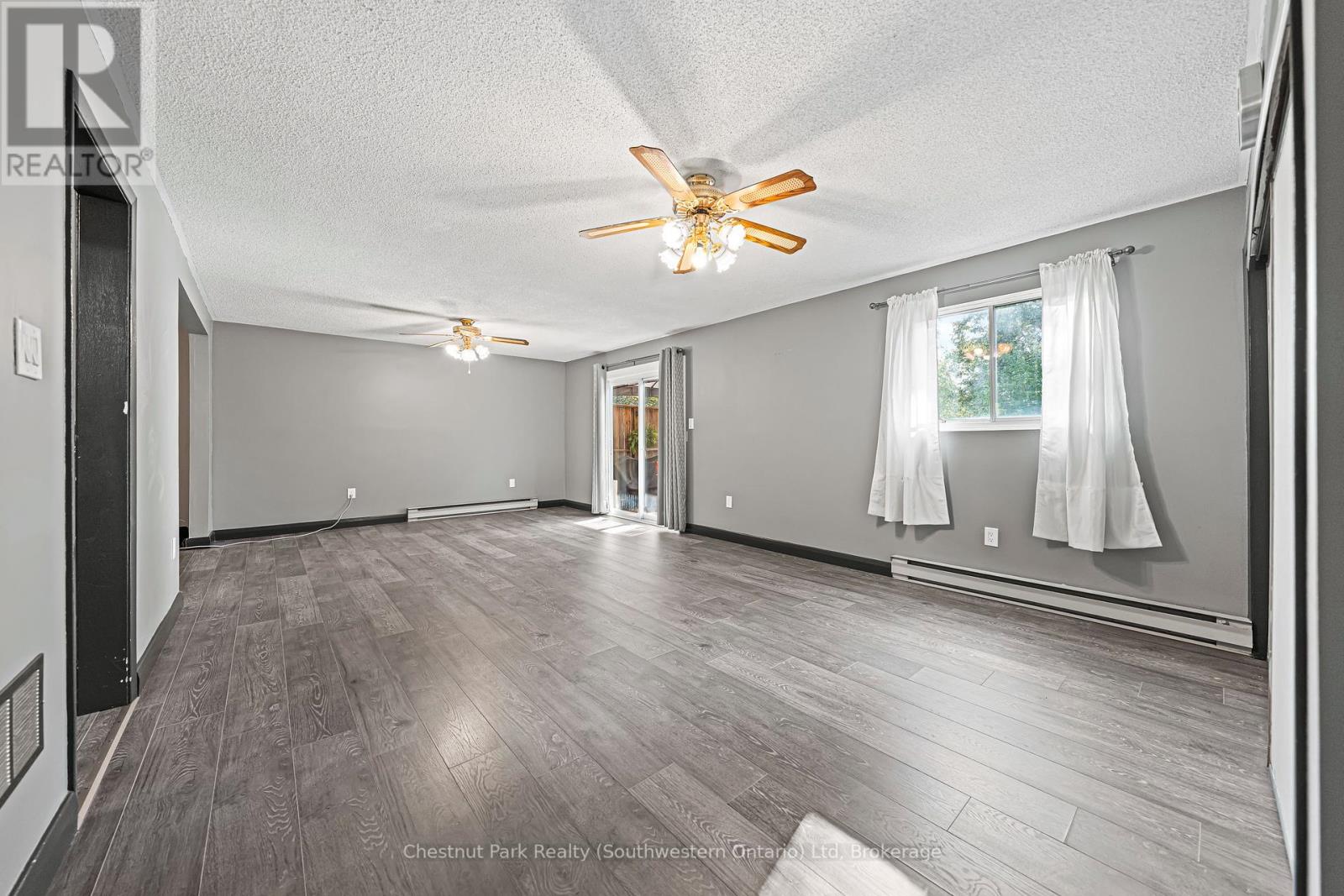 29 Ridgewood Avenue, Waterloo, Ontario  N2H 4L1 - Photo 6 - X12456320