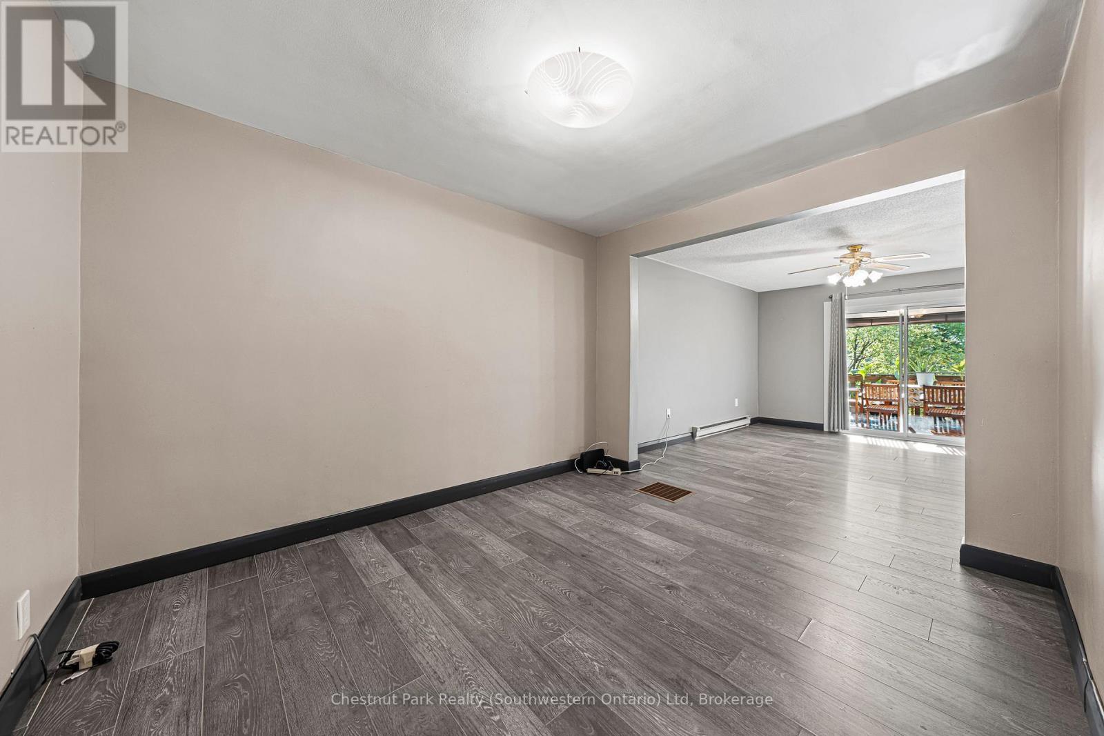 29 Ridgewood Avenue, Waterloo, Ontario  N2H 4L1 - Photo 8 - X12456320