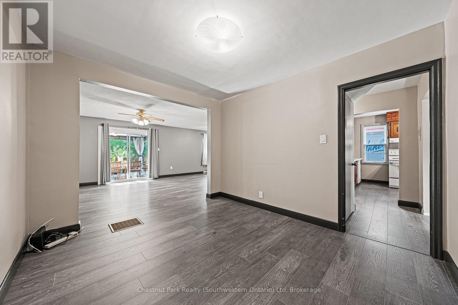 29 Ridgewood Avenue, Waterloo, Ontario  N2H 4L1 - Photo 9 - X12456320