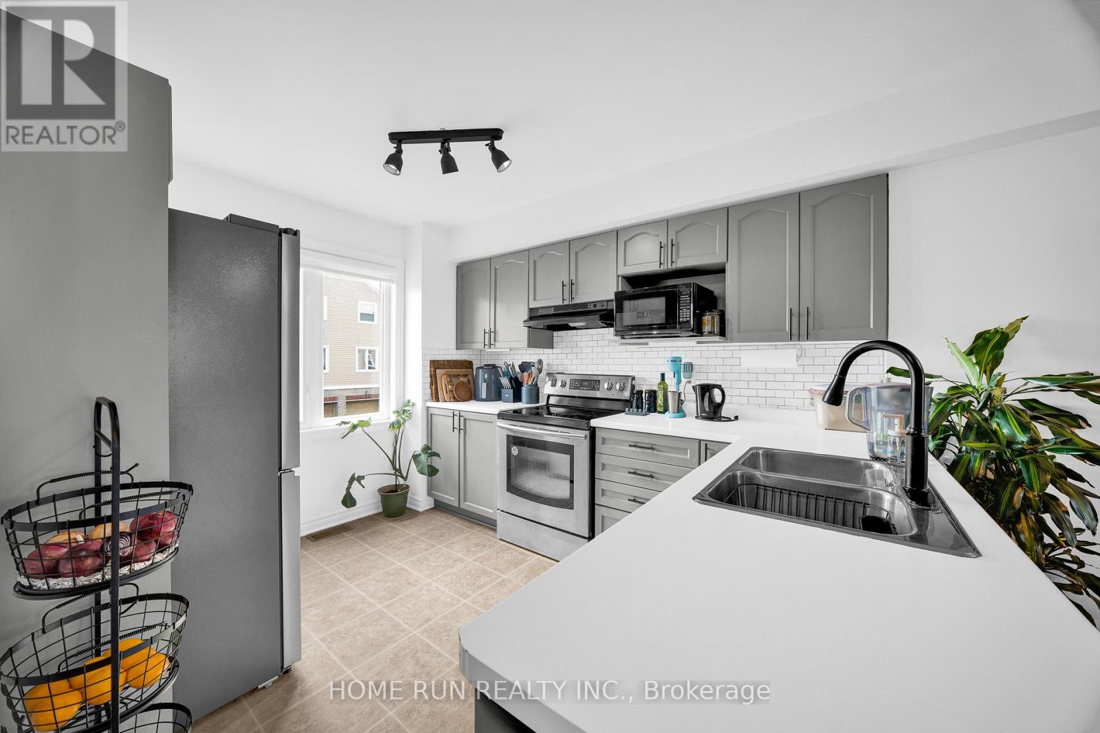 527 Simran Private, Ottawa, Ontario  K2J 3T2 - Photo 8 - X12456292