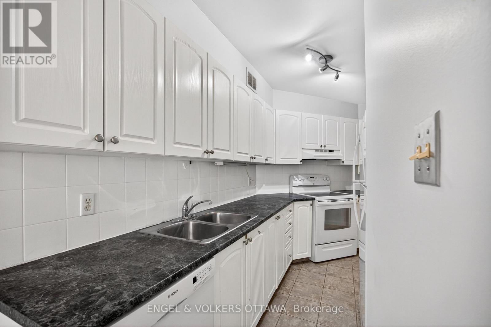 294 - 294 Gloucester Street, Ottawa, Ontario  K1R 5E4 - Photo 10 - X12456382