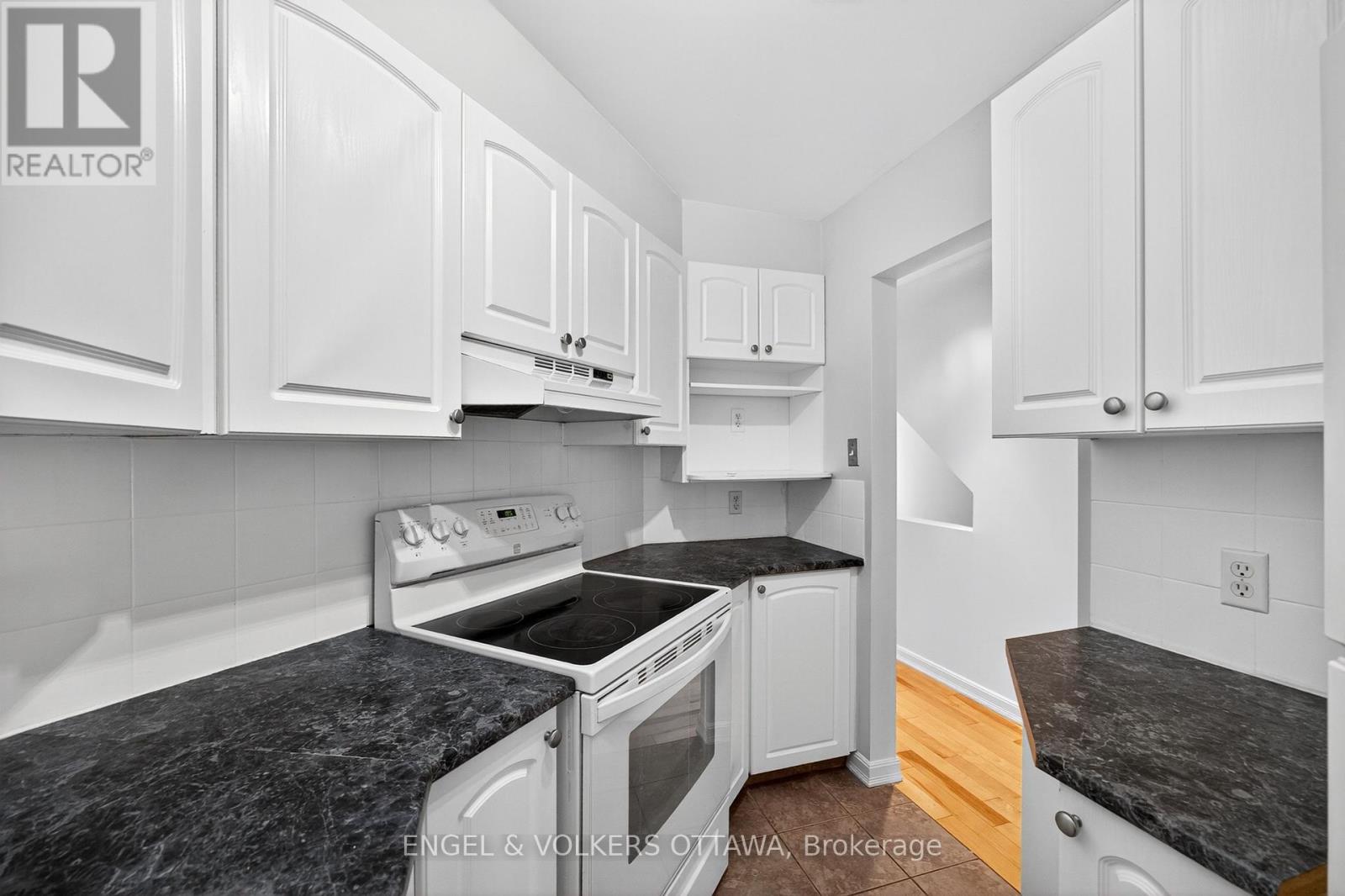 294 - 294 Gloucester Street, Ottawa, Ontario  K1R 5E4 - Photo 12 - X12456382