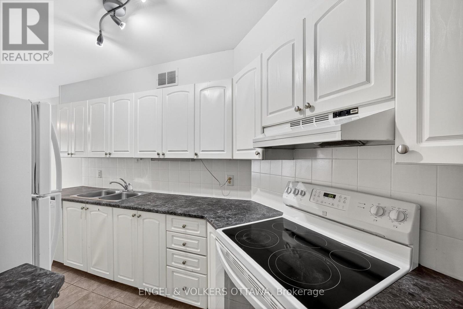 294 - 294 Gloucester Street, Ottawa, Ontario  K1R 5E4 - Photo 13 - X12456382