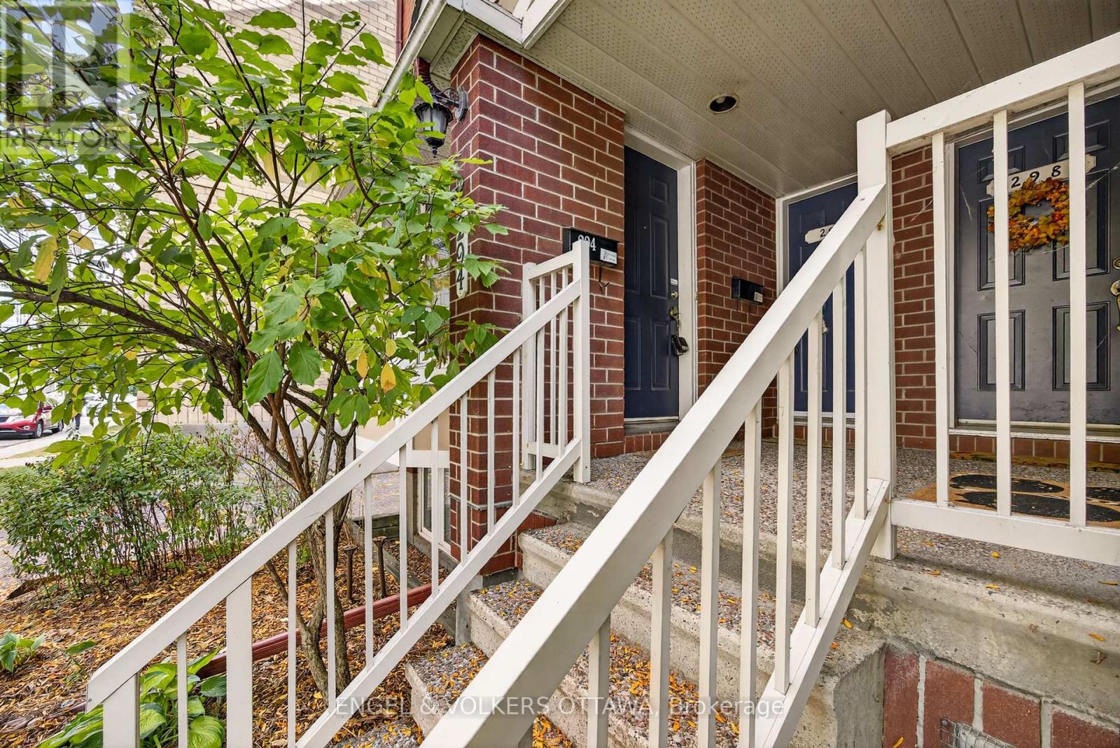 294 - 294 Gloucester Street, Ottawa, Ontario  K1R 5E4 - Photo 4 - X12456382
