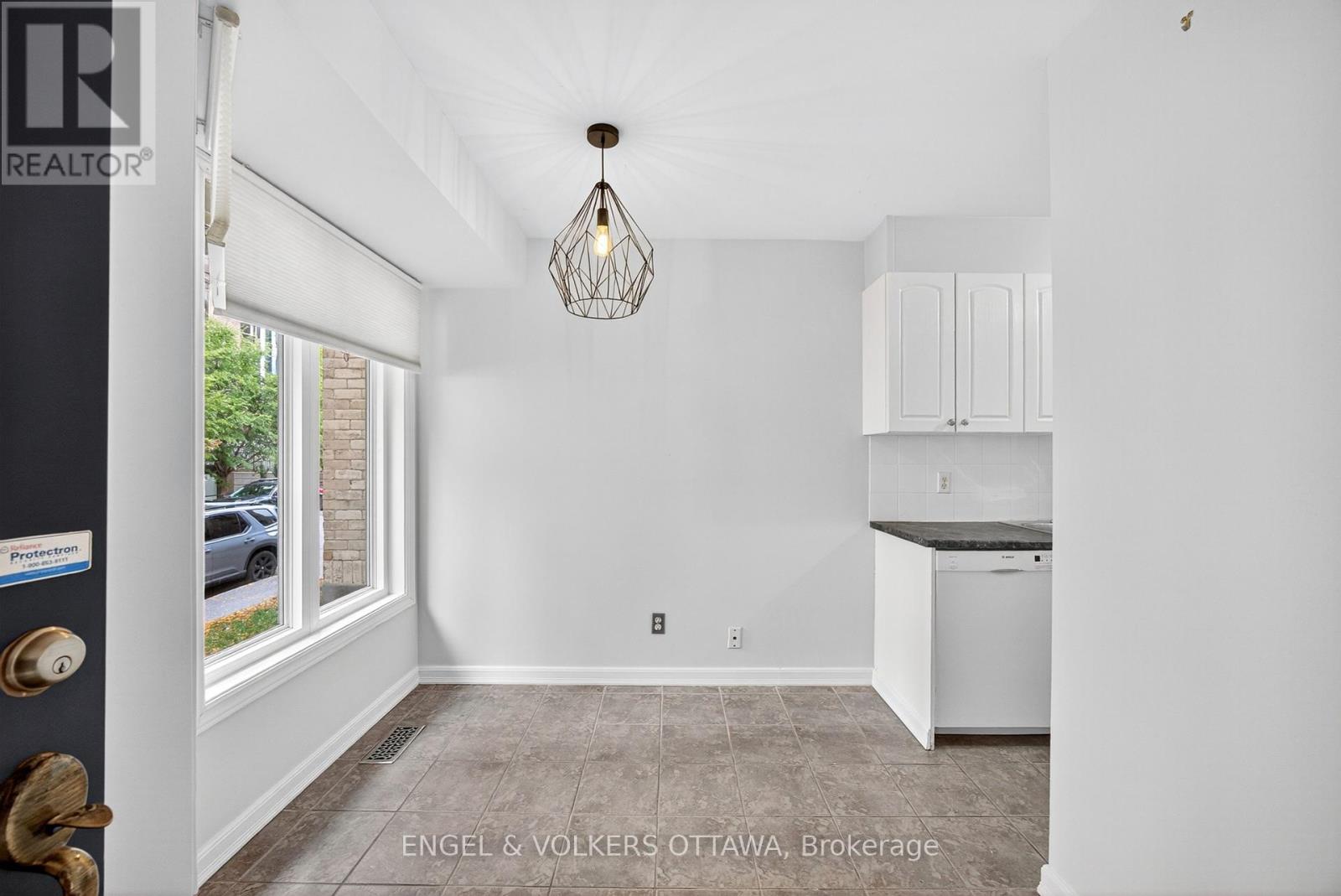 294 - 294 Gloucester Street, Ottawa, Ontario  K1R 5E4 - Photo 8 - X12456382