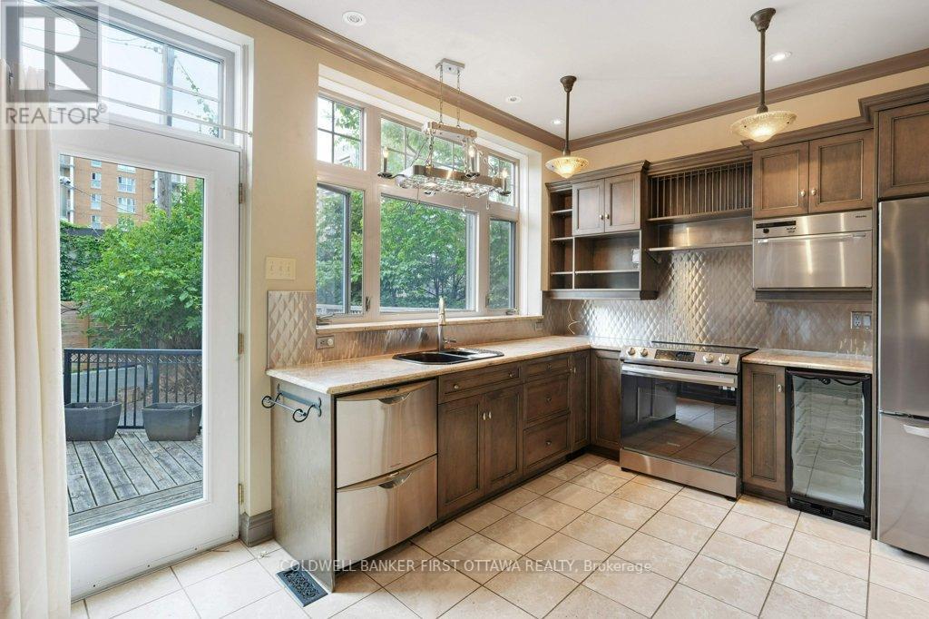 543 Besserer Street, Ottawa, Ontario  K1N 6C6 - Photo 11 - X12456394
