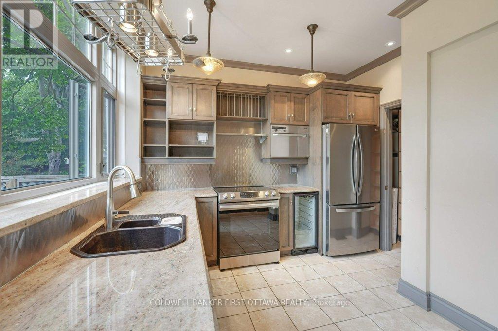 543 Besserer Street, Ottawa, Ontario  K1N 6C6 - Photo 13 - X12456394