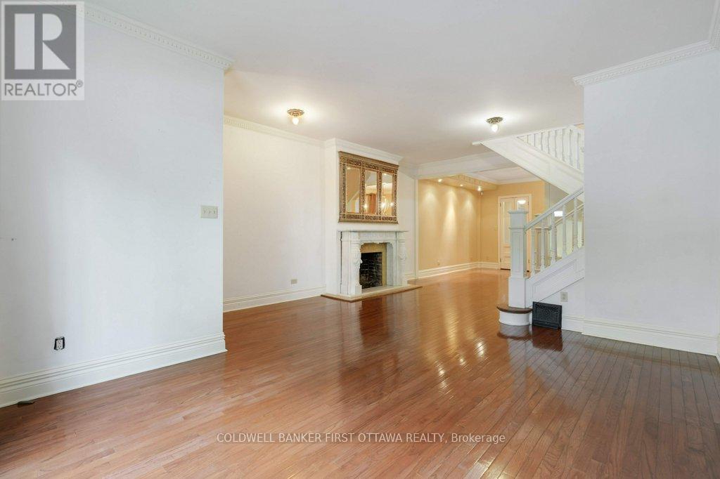 543 Besserer Street, Ottawa, Ontario  K1N 6C6 - Photo 4 - X12456394