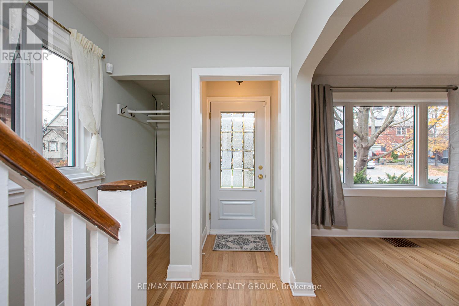 519 Cole Avenue, Ottawa, Ontario  K2A 2B2 - Photo 2 - X12456432