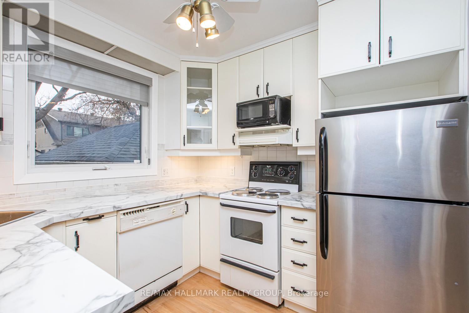 519 Cole Avenue, Ottawa, Ontario  K2A 2B2 - Photo 5 - X12456432