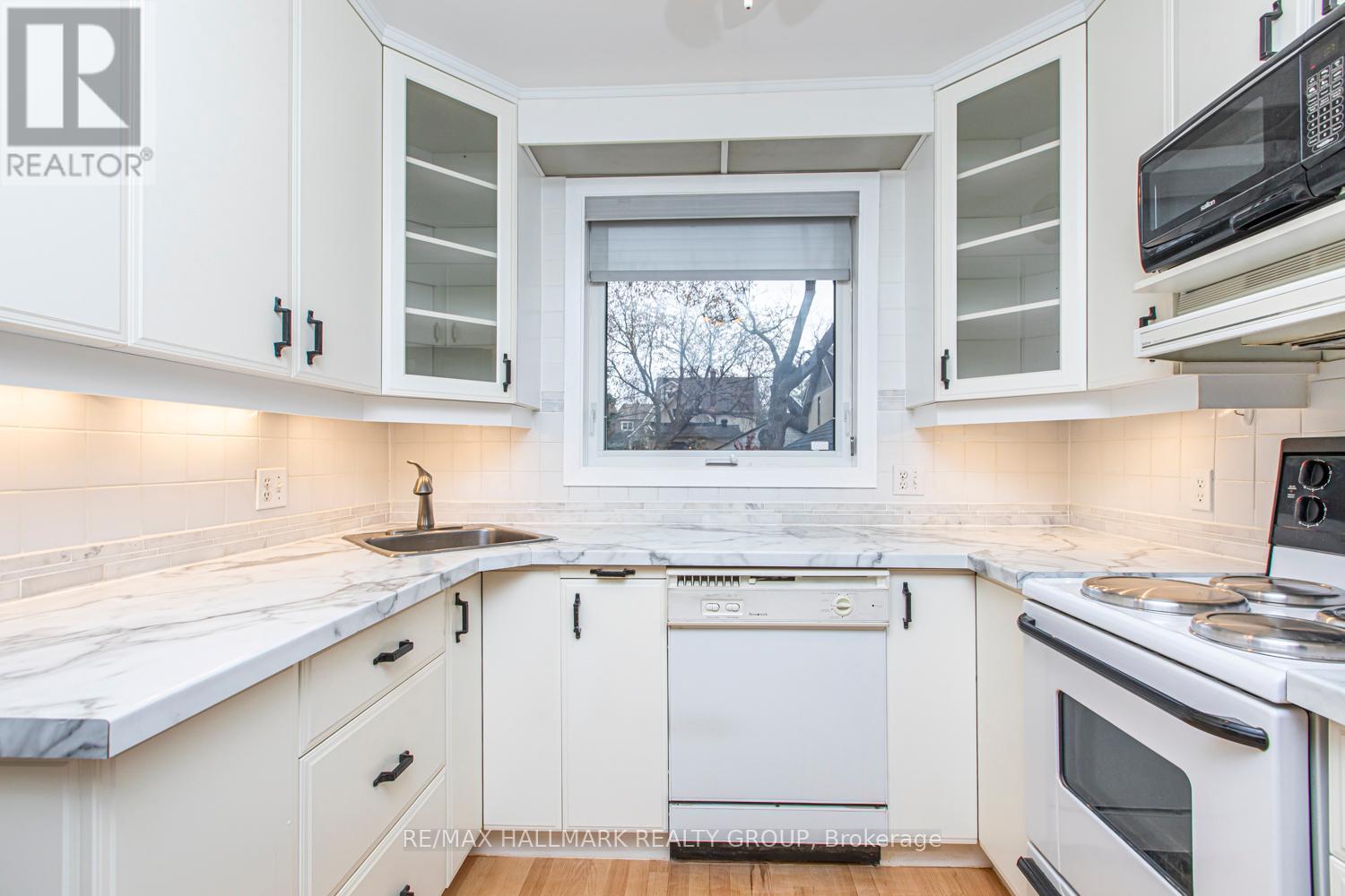 519 Cole Avenue, Ottawa, Ontario  K2A 2B2 - Photo 7 - X12456432