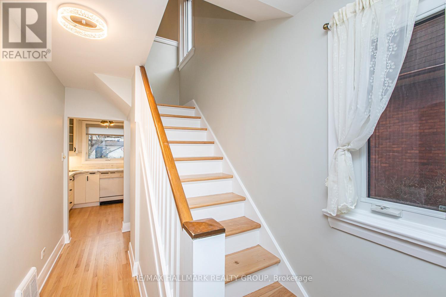 519 Cole Avenue, Ottawa, Ontario  K2A 2B2 - Photo 9 - X12456432