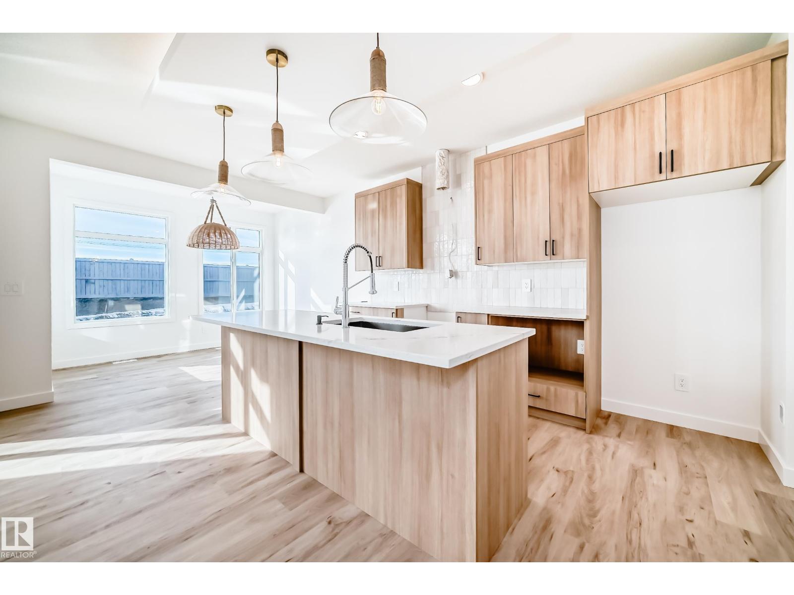 8211 Kiriak Lo Sw, Edmonton, Alberta  T6W 5S2 - Photo 2 - E4461639