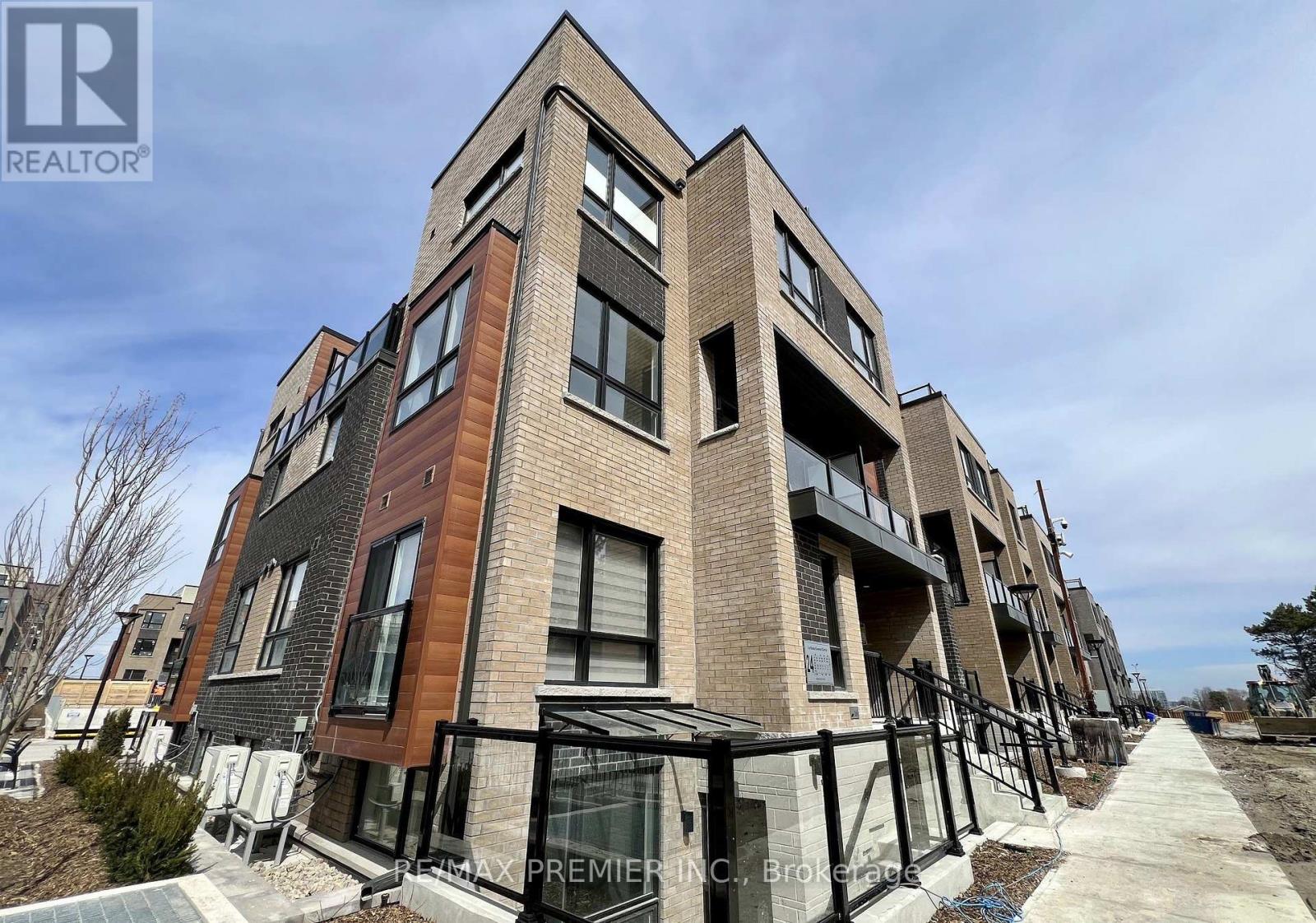 15 - 15 LYTHAM GREEN CIRCLE, Newmarket, Ontario