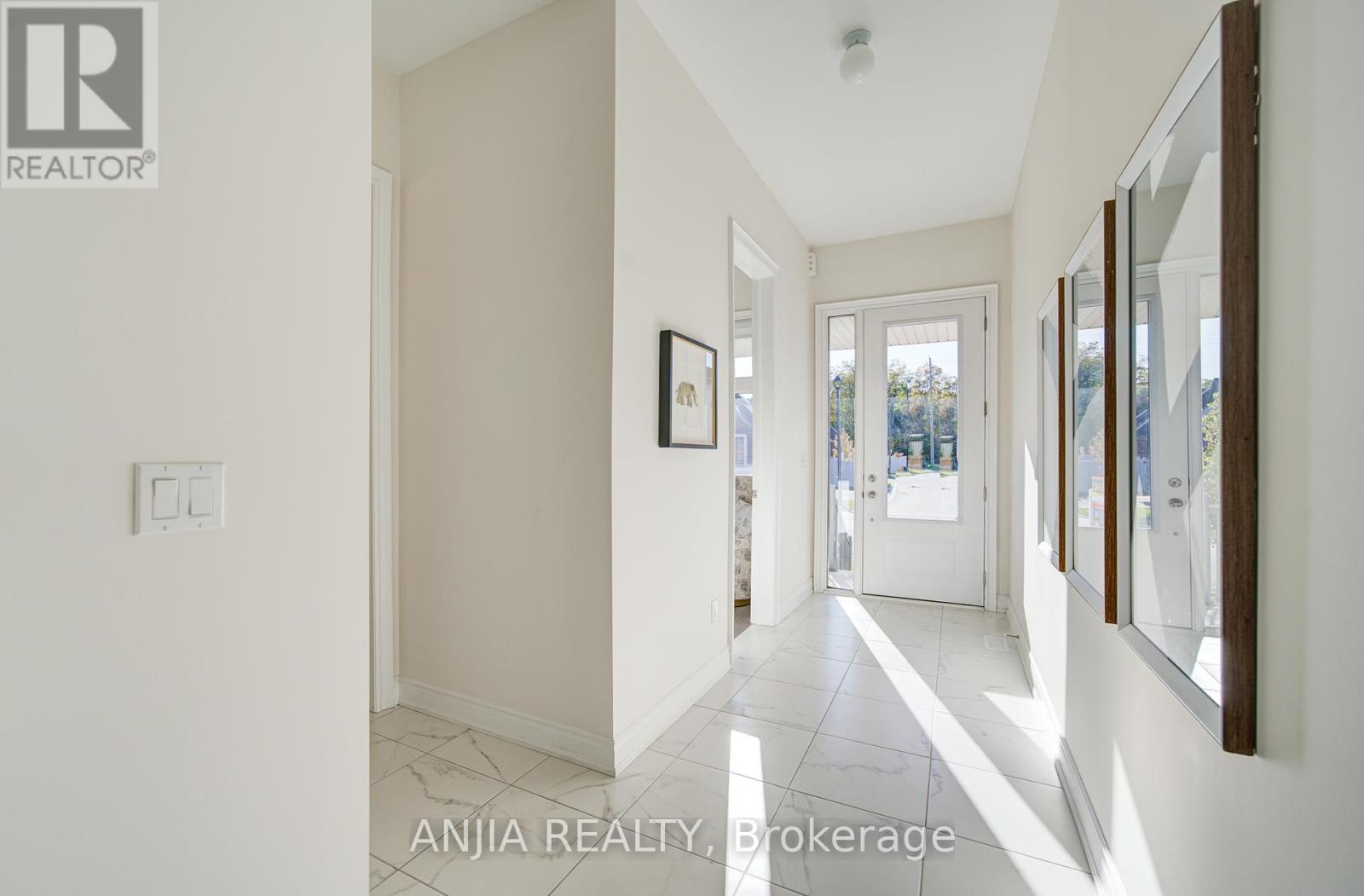 3 Joiner Circle, Whitchurch-Stouffville, Ontario  L4A 7X4 - Photo 7 - N12456236