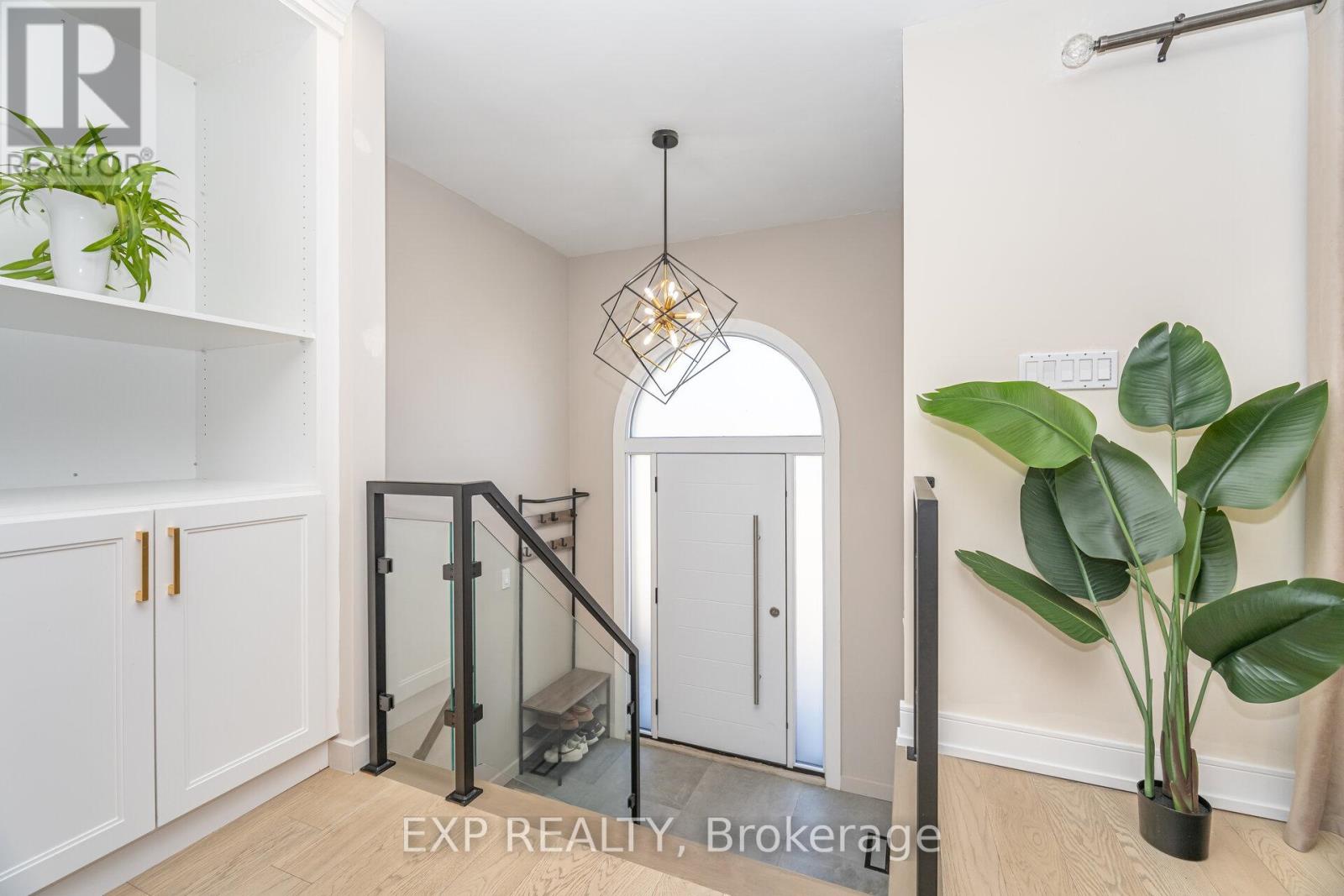 7 Boyne Highlands Court, Vaughan, Ontario  L4K 1K4 - Photo 6 - N12456254