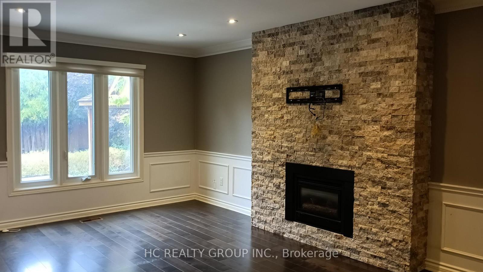 52 Chiltern Hill, Richmond Hill, Ontario  L4B 3B9 - Photo 6 - N12456274