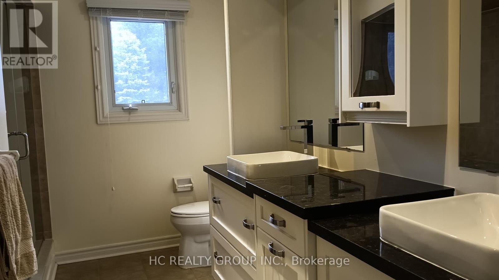 52 Chiltern Hill, Richmond Hill, Ontario  L4B 3B9 - Photo 9 - N12456274