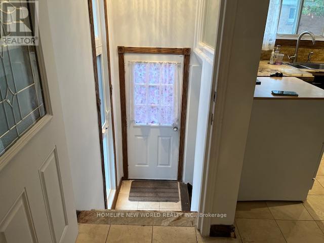 Main - 368 Bent Crescent, Richmond Hill, Ontario  L4C 1C3 - Photo 12 - N12456276