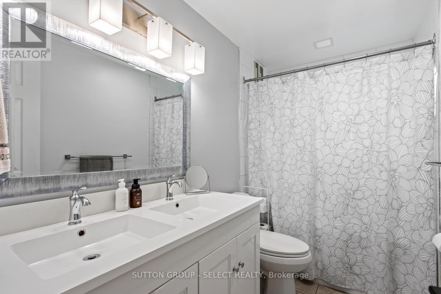 20 Lochern Road, London South, Ontario  N5Z 4L6 - Photo 16 - X12456377