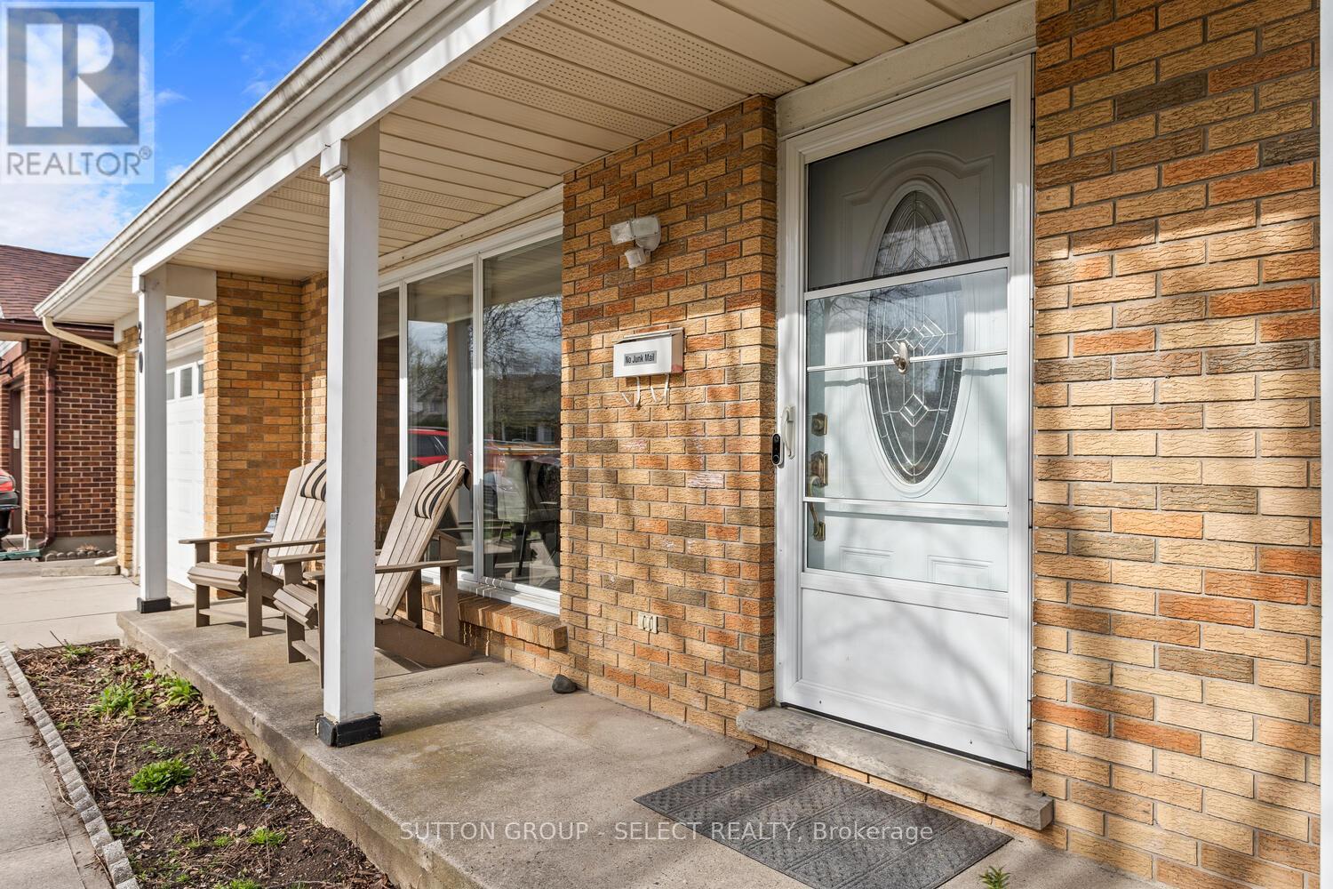 20 Lochern Road, London South, Ontario  N5Z 4L6 - Photo 3 - X12456377