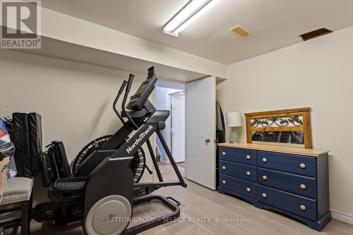 20 Lochern Road, London South, Ontario  N5Z 4L6 - Photo 38 - X12456377