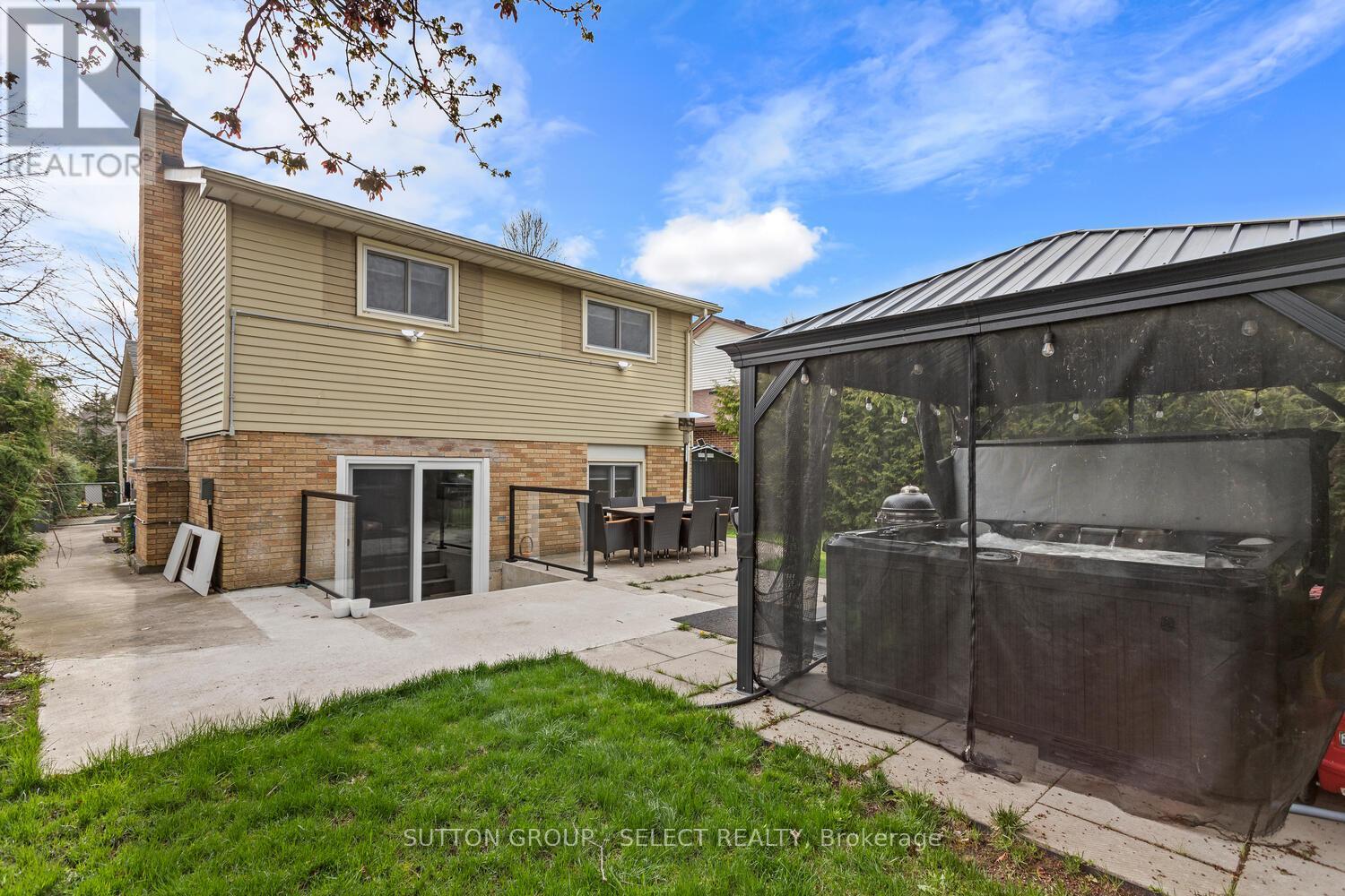 20 Lochern Road, London South, Ontario  N5Z 4L6 - Photo 40 - X12456377