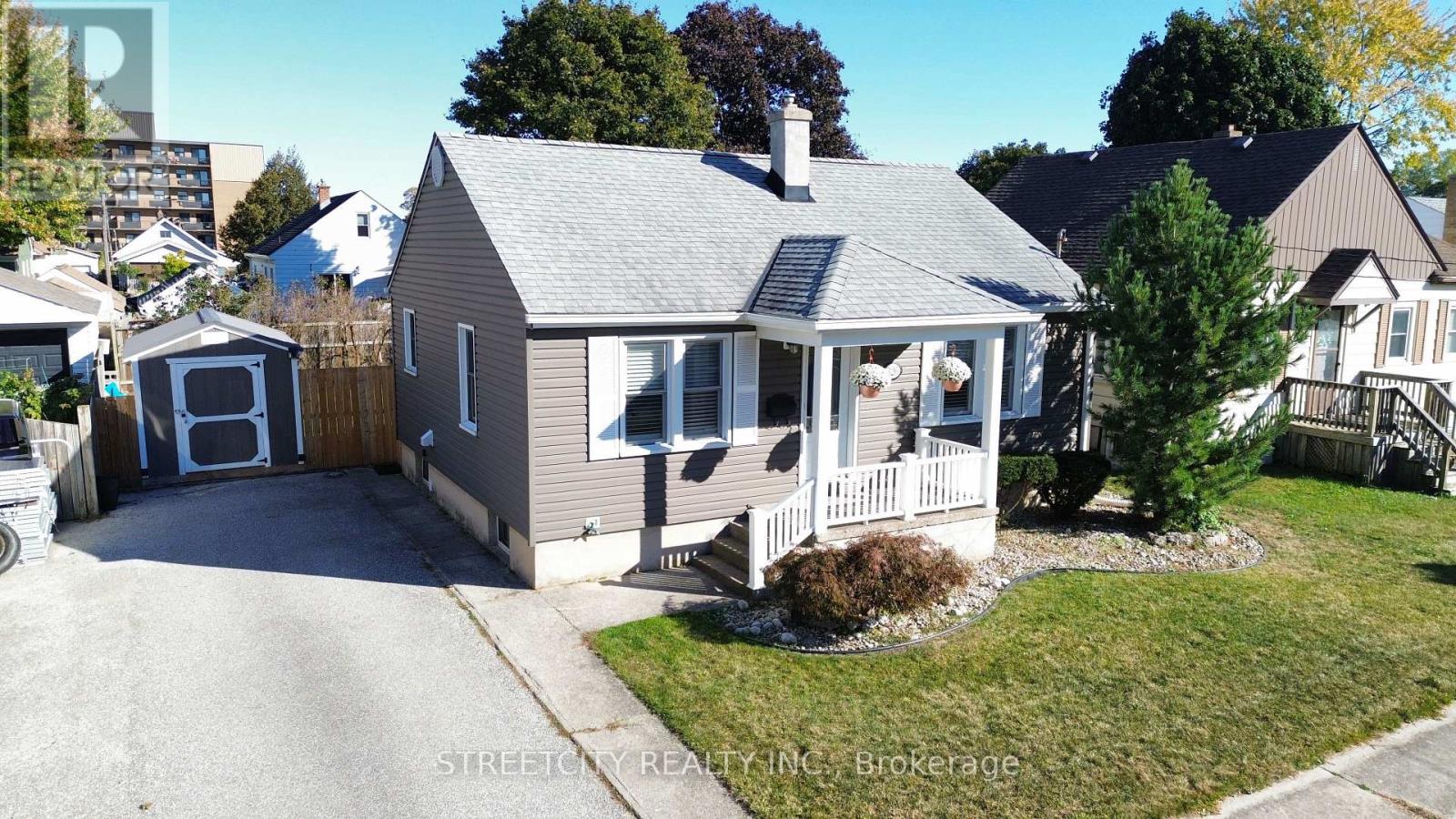 326 Cotterbury Street, Sarnia, Ontario  N7T 6M6 - Photo 1 - X12456378