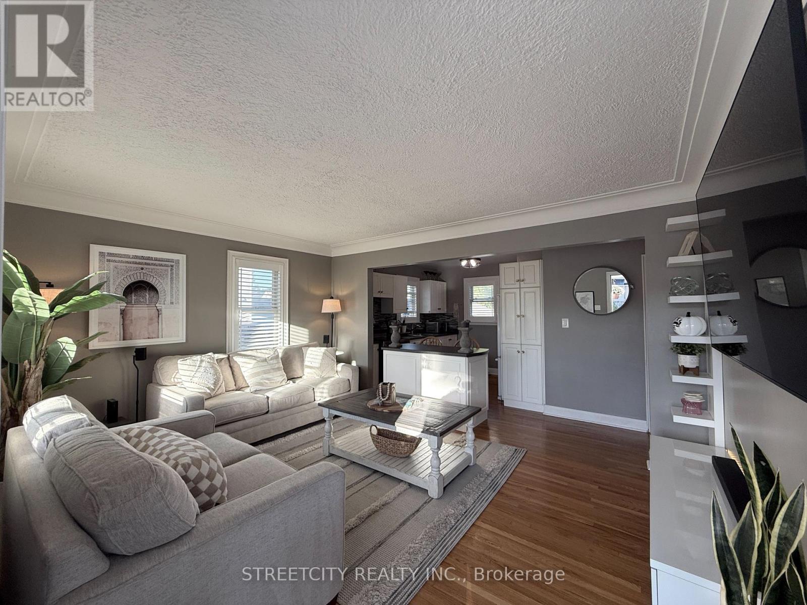 326 Cotterbury Street, Sarnia, Ontario  N7T 6M6 - Photo 5 - X12456378