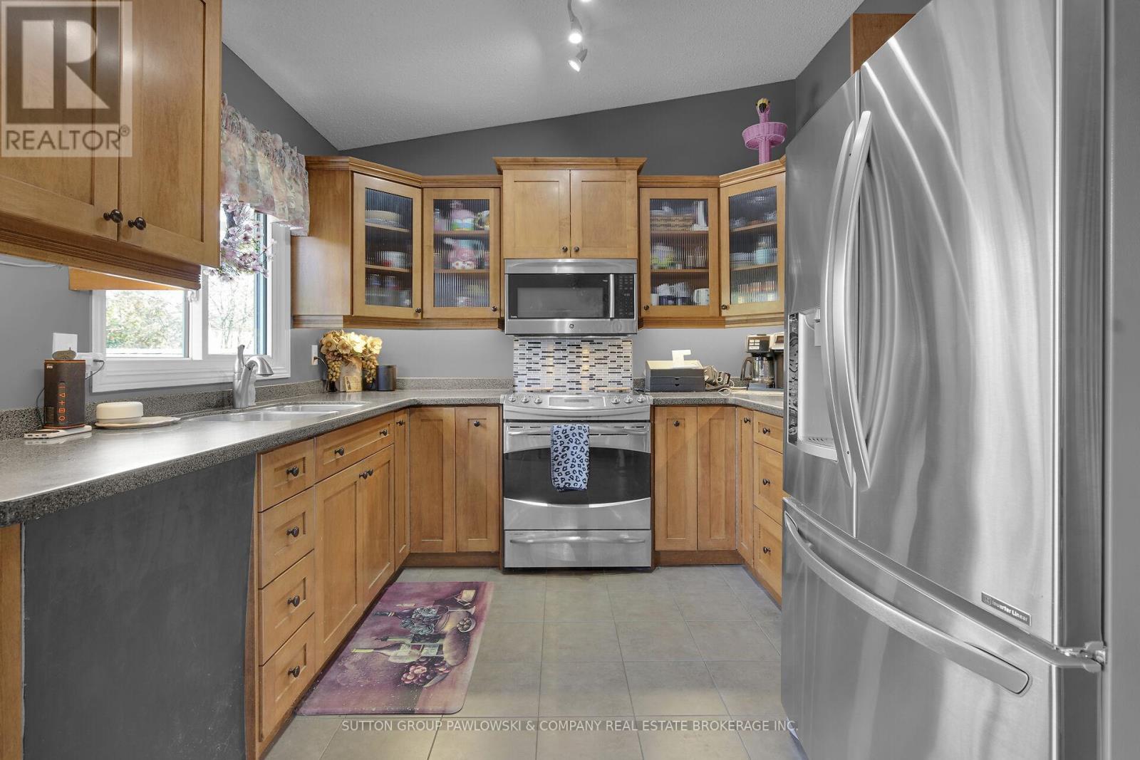59 Golfview Crescent, London South (South Q), Ontario  N6C 5N3 - Photo 10 - X12456412