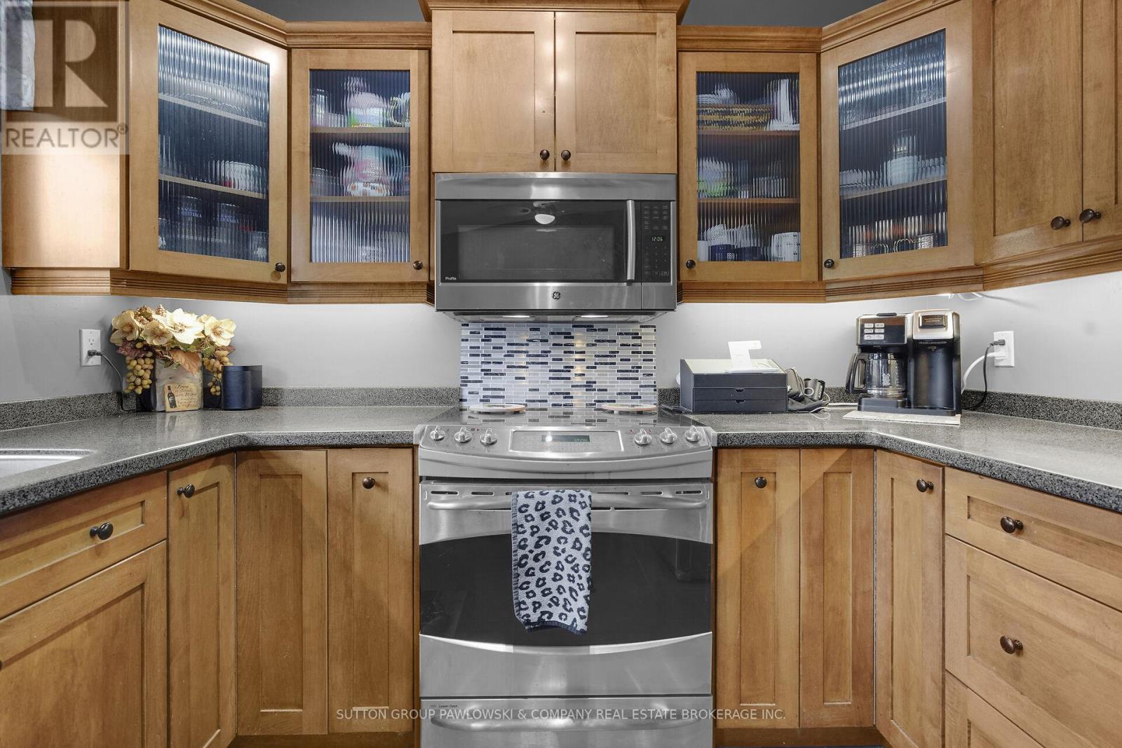 59 Golfview Crescent, London South (South Q), Ontario  N6C 5N3 - Photo 12 - X12456412
