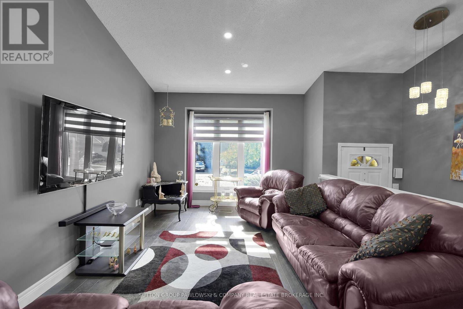 59 Golfview Crescent, London South (South Q), Ontario  N6C 5N3 - Photo 3 - X12456412