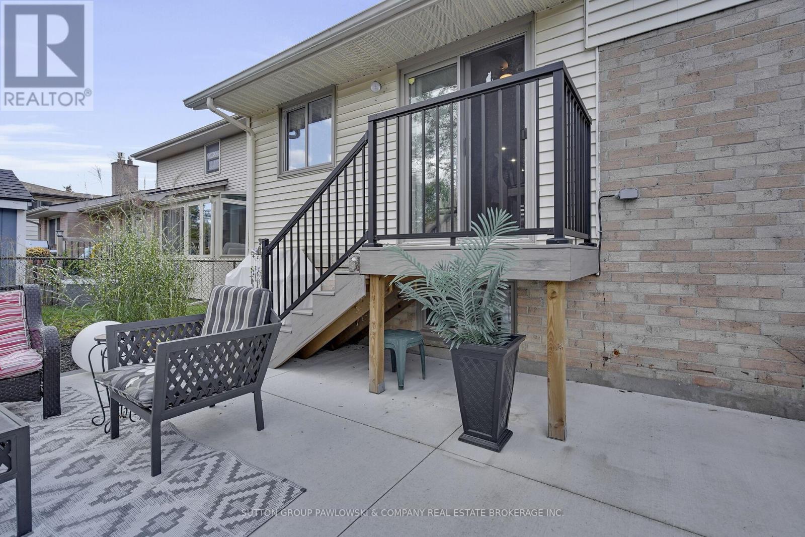 59 Golfview Crescent, London South (South Q), Ontario  N6C 5N3 - Photo 40 - X12456412