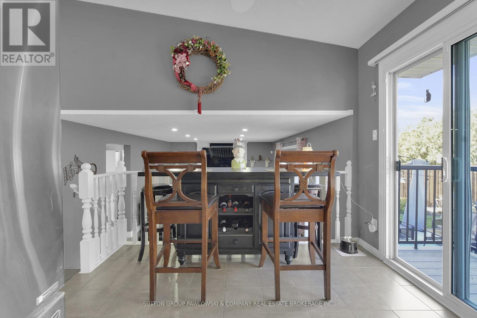 59 Golfview Crescent, London South (South Q), Ontario  N6C 5N3 - Photo 9 - X12456412