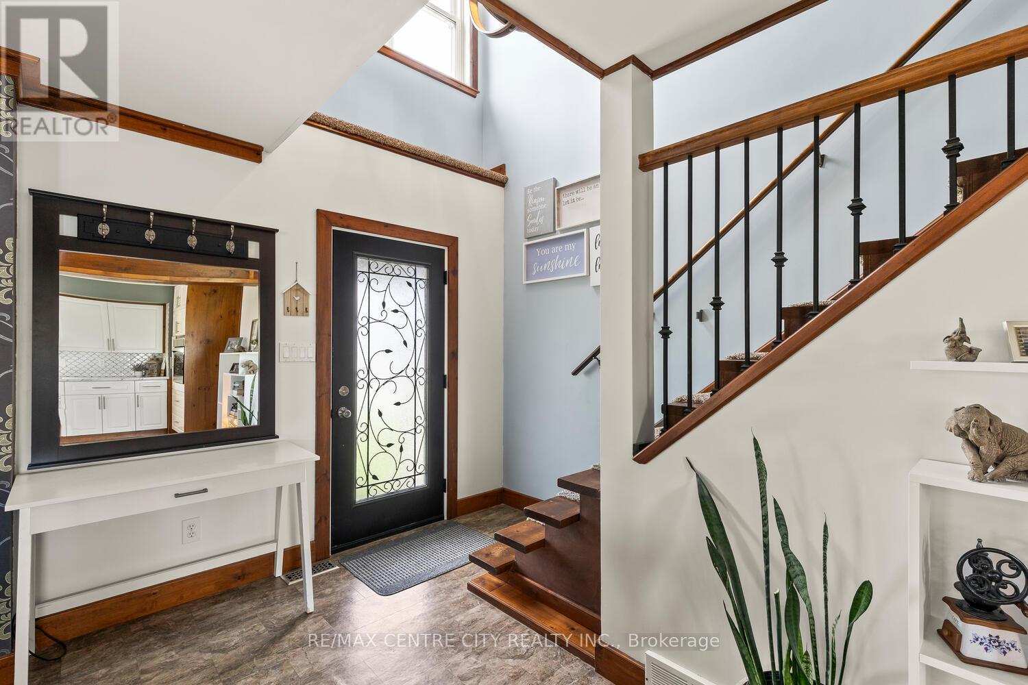 5623 Chriselle Place, Lucan Biddulph, Ontario  N0M 2J0 - Photo 3 - X12456417