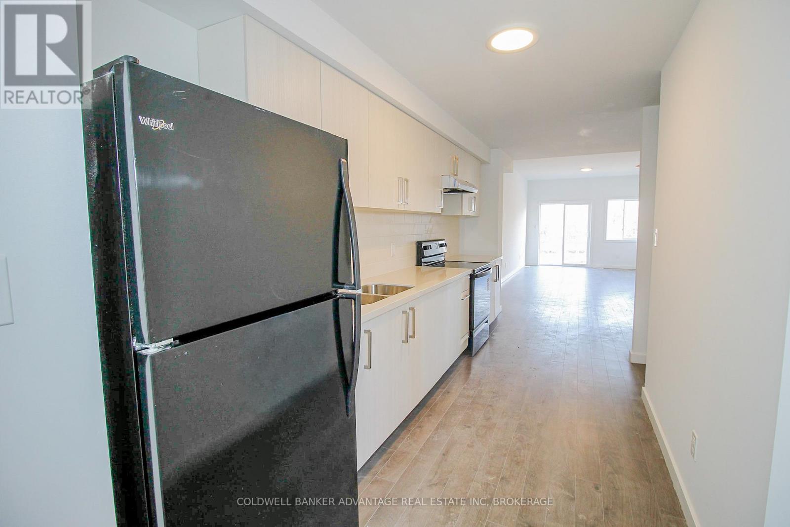 380 Alberta Street, Welland, Ontario  L3B 0K5 - Photo 5 - X12448334