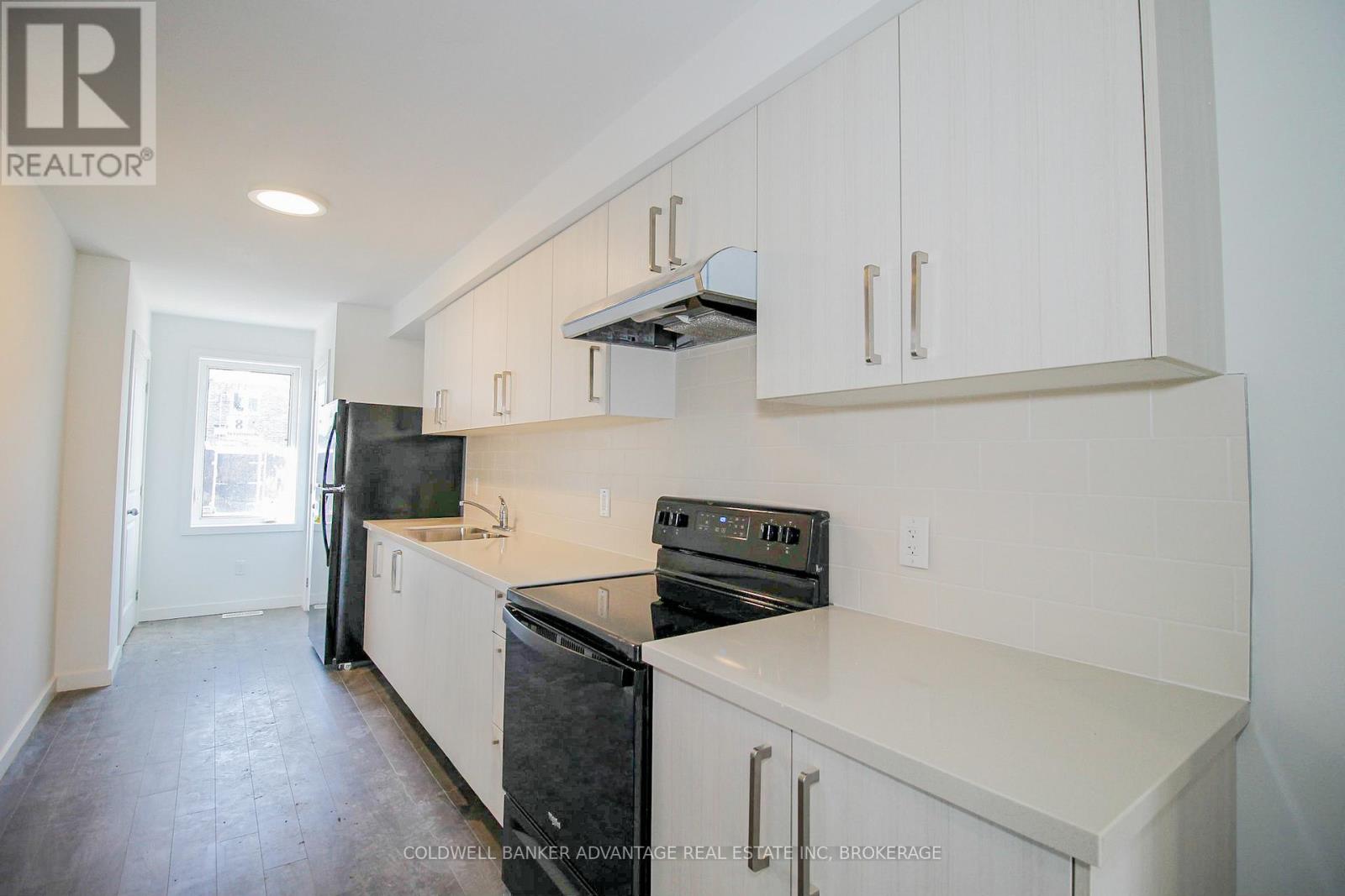 380 Alberta Street, Welland, Ontario  L3B 0K5 - Photo 3 - X12448334