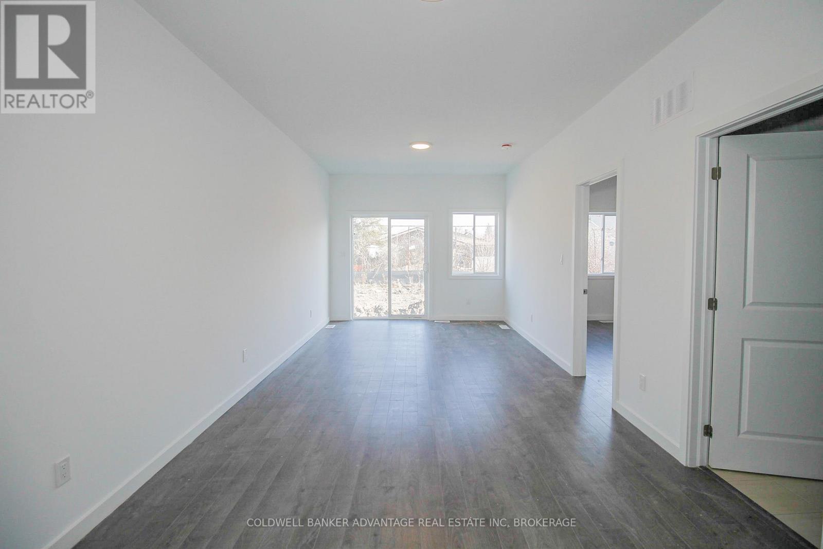 380 Alberta Street, Welland, Ontario  L3B 0K5 - Photo 6 - X12448334