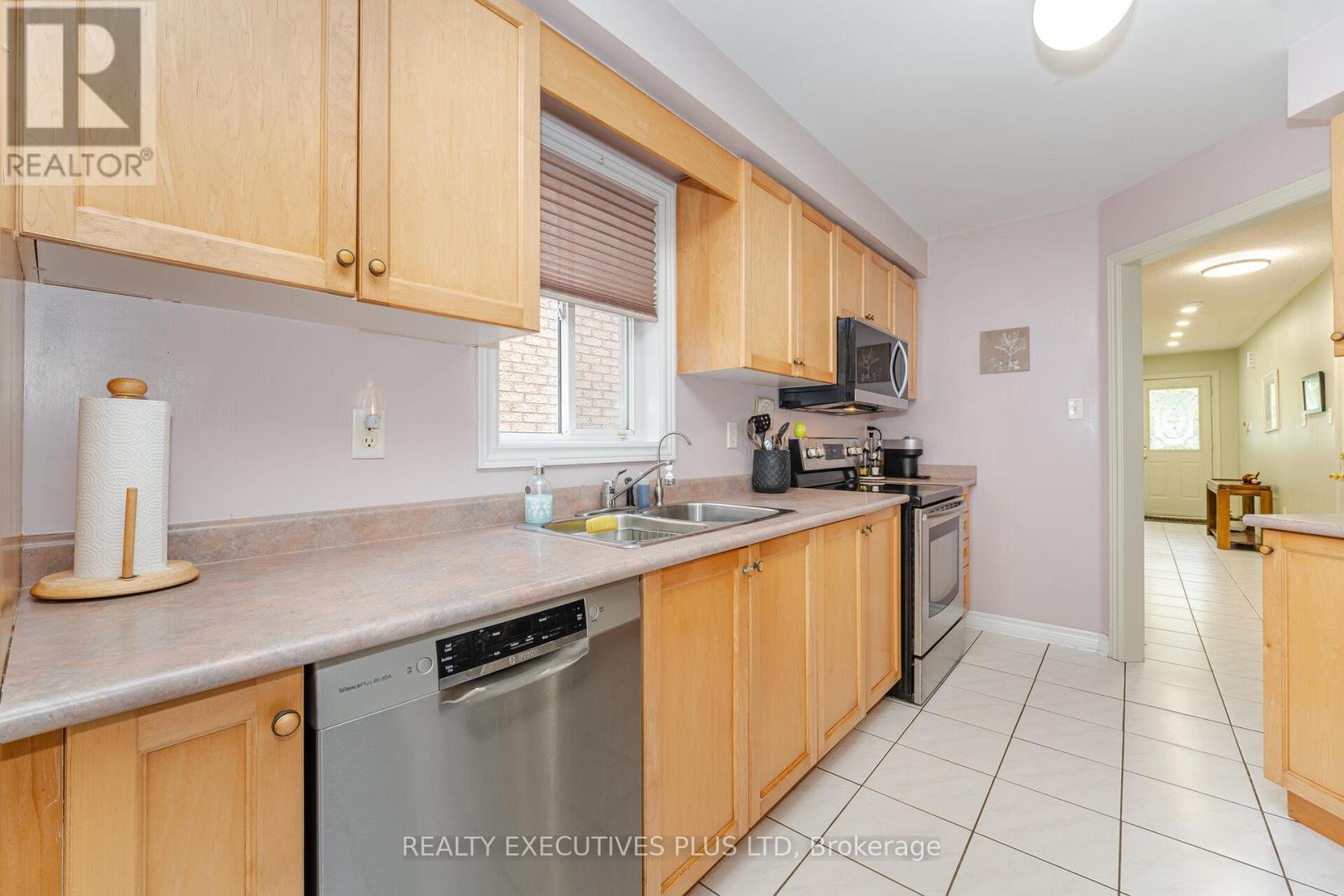 12 Manorwood Court, Caledon (Bolton North), Ontario  L7E 2S9 - Photo 10 - W12456250