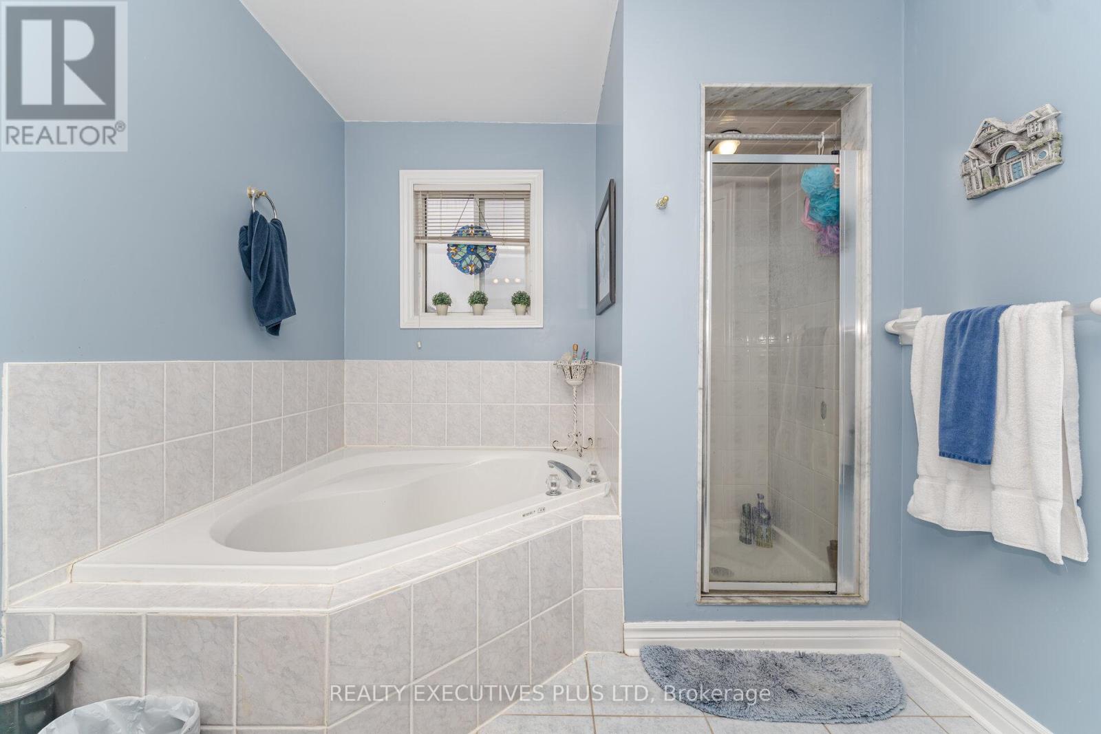 12 Manorwood Court, Caledon (Bolton North), Ontario  L7E 2S9 - Photo 24 - W12456250
