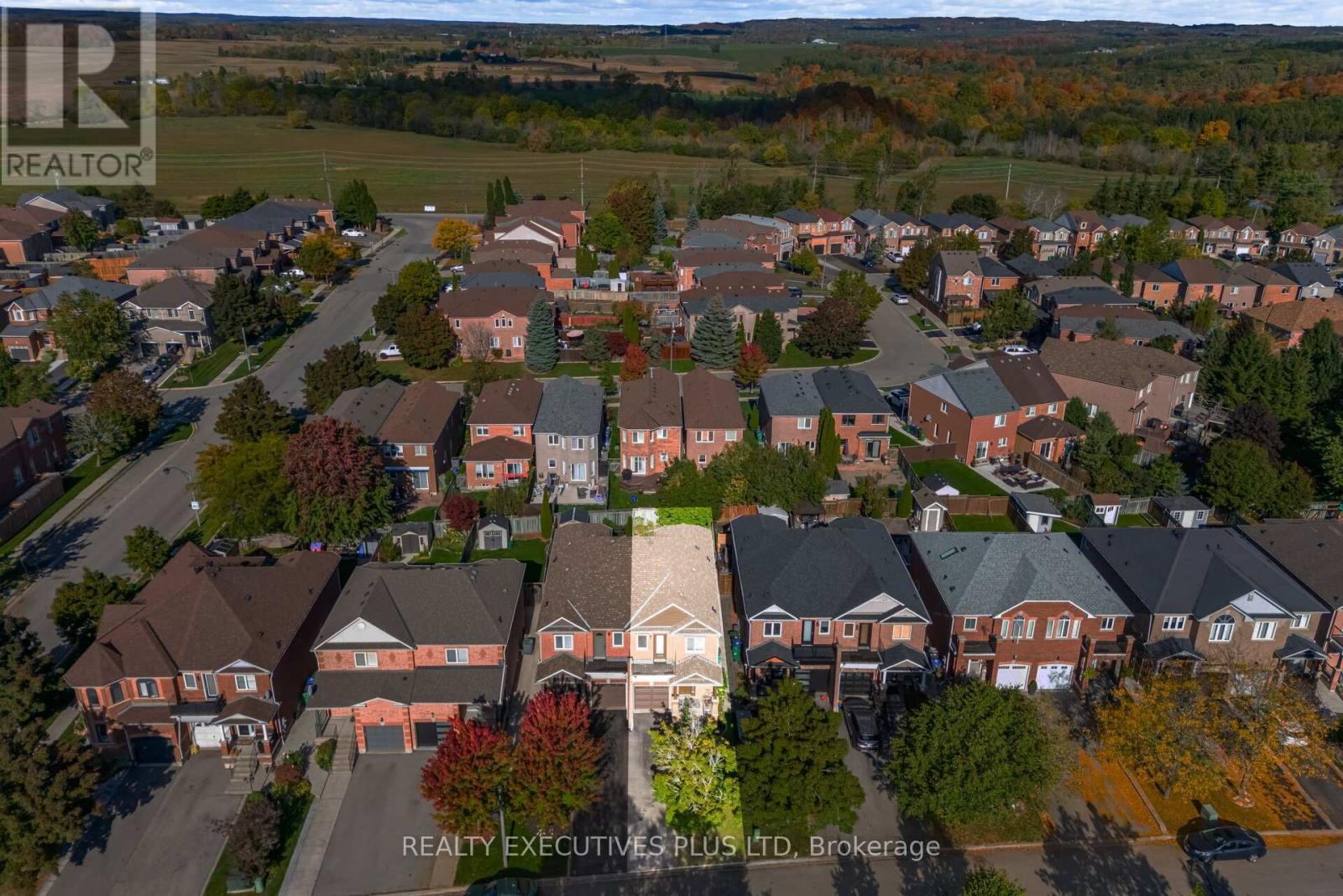 12 Manorwood Court, Caledon (Bolton North), Ontario  L7E 2S9 - Photo 3 - W12456250