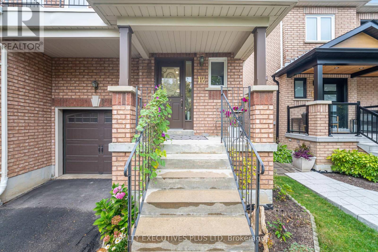 12 Manorwood Court, Caledon (Bolton North), Ontario  L7E 2S9 - Photo 5 - W12456250