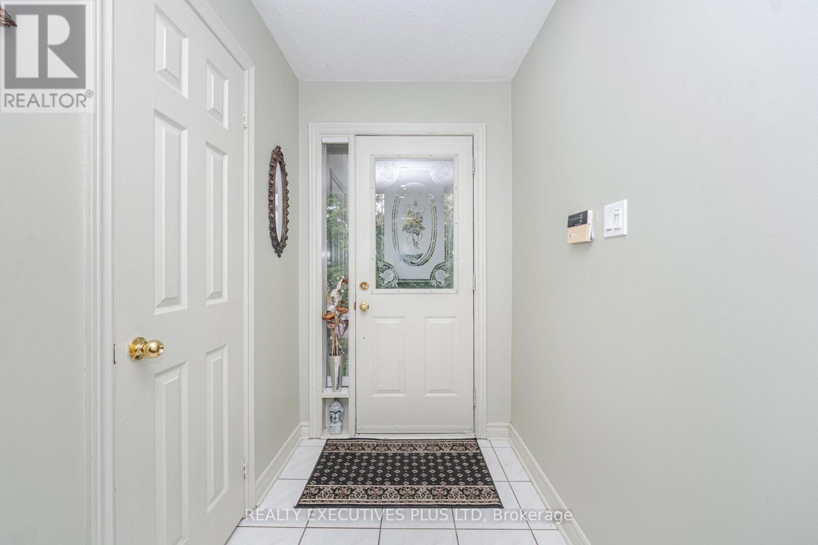 12 Manorwood Court, Caledon (Bolton North), Ontario  L7E 2S9 - Photo 8 - W12456250