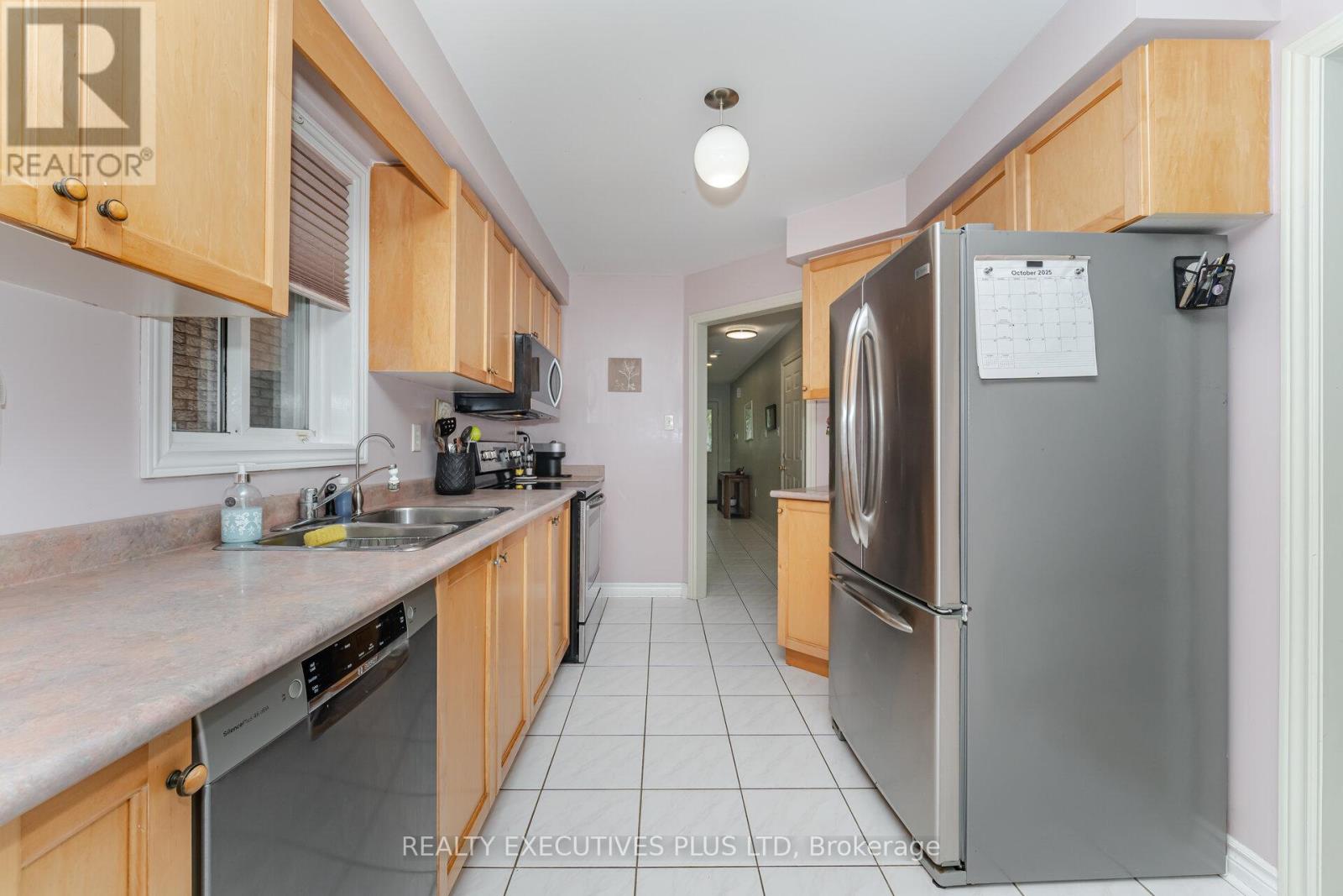 12 Manorwood Court, Caledon (Bolton North), Ontario  L7E 2S9 - Photo 9 - W12456250
