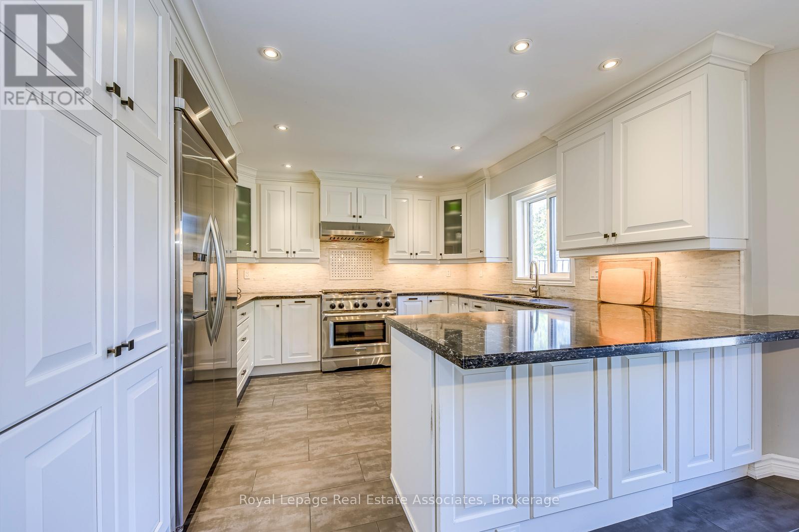2535 Andover Road, Oakville, Ontario  L6H 6C3 - Photo 11 - W12456258
