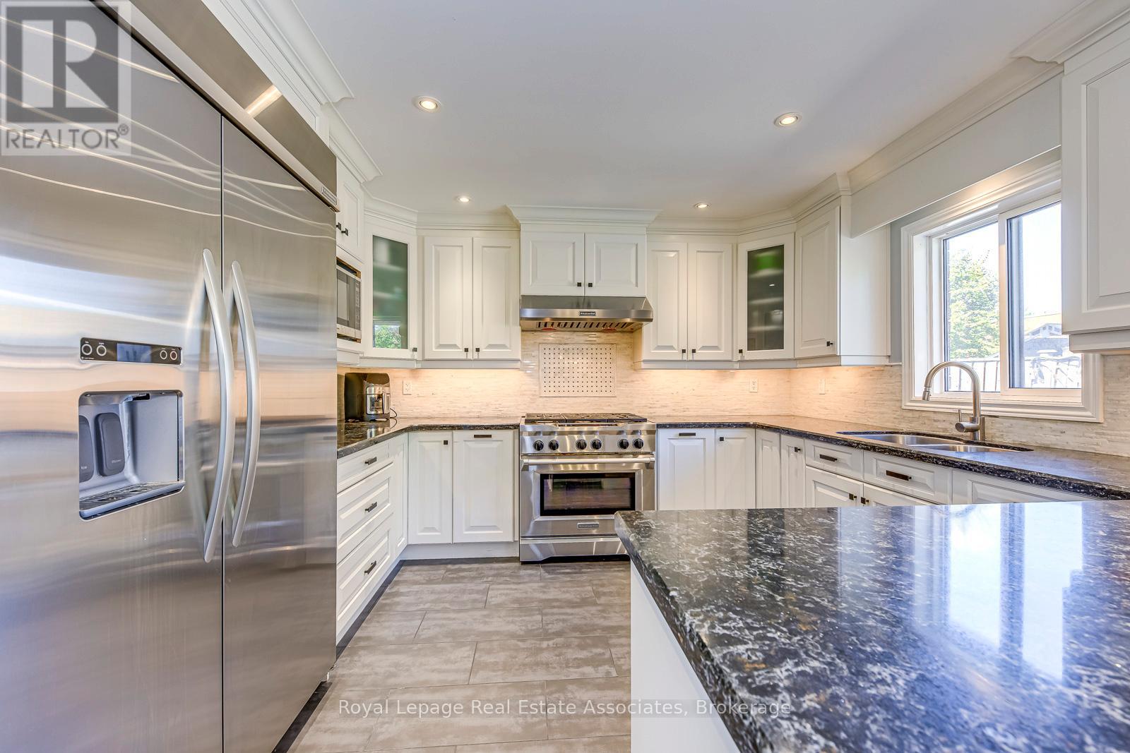 2535 Andover Road, Oakville, Ontario  L6H 6C3 - Photo 12 - W12456258
