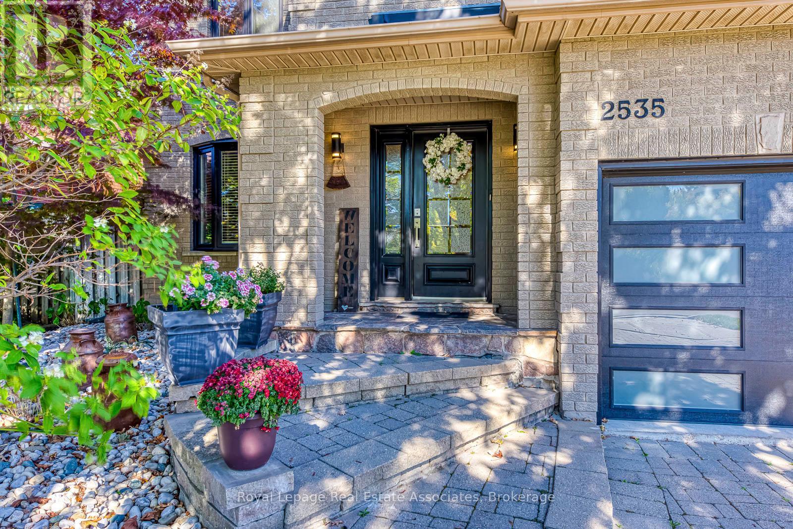 2535 Andover Road, Oakville, Ontario  L6H 6C3 - Photo 3 - W12456258